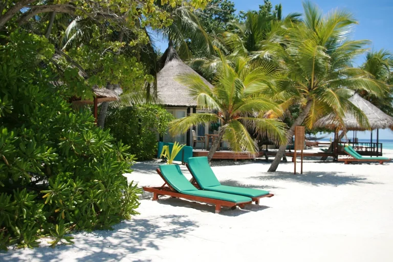 cat costa o vacanta in maldive